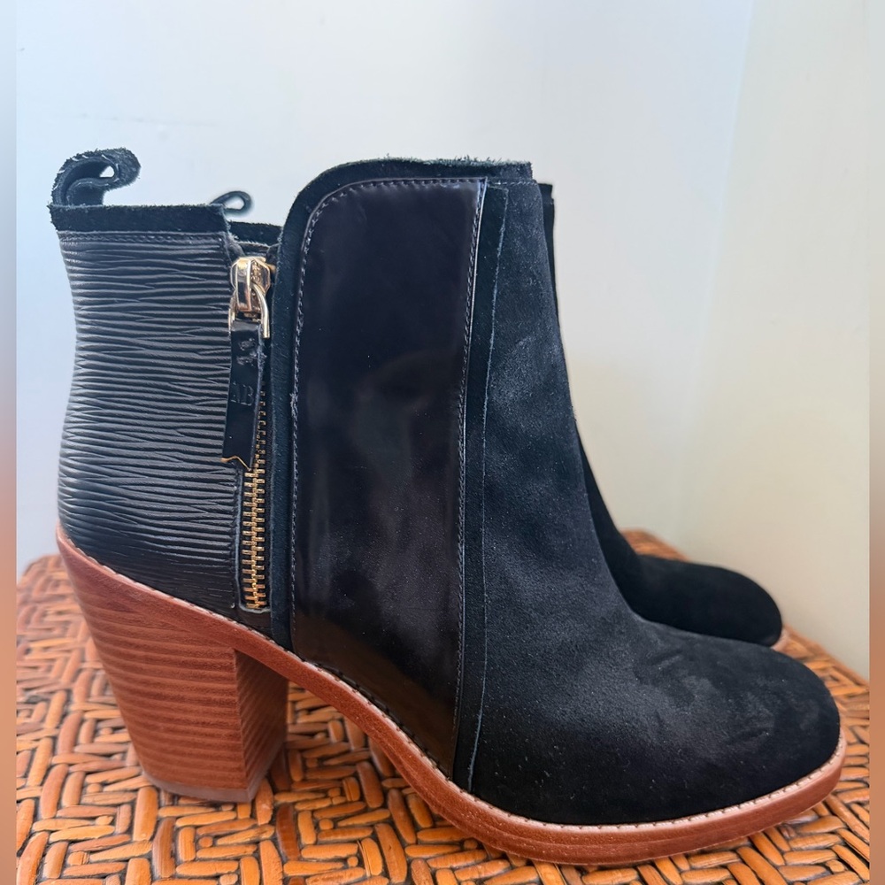 Matt Bernson Women's Holt Booties
Black Birch Medium Heel Side Zip Size 9 Medium